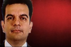 Pilot otomobiliyle kaza yaptı, yardım isterken 2 aracın &ccedil;arpması sonucu yaşamını yitirdi