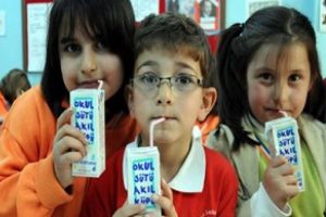 Bakanlardan 6 milyon &ouml;ğrenciye okul s&uuml;t&uuml;