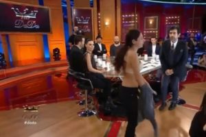 Okan Bay&uuml;lgen'in programında &ccedil;ıplak eylem girişimi