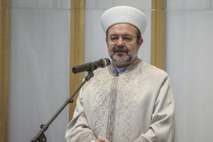 G&ouml;rmez: İslam medeniyetini ayağa kaldırmak i&ccedil;in bizlere g&ouml;revler d&uuml;ş&uuml;yor