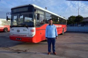 Otob&uuml;s şof&ouml;r&uuml; yolcusunun hayatını kurtardı