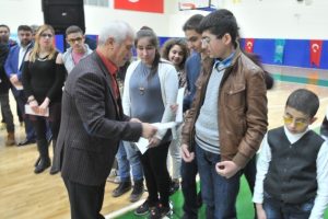 BUGES sporcularına Bozbey'den &ouml;d&uuml;l