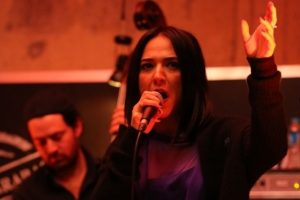 Bursa'da Banu G&uuml;ven'den m&uuml;zik ziyafeti