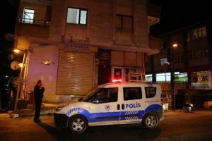 Tartıştığı m&uuml;şteriyi vurdu