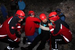 Ayağı kayınca 300 metre yuvarlandı