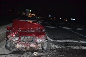 Tankere &ccedil;arpan otomobilin s&uuml;r&uuml;c&uuml;s&uuml; yaralandı