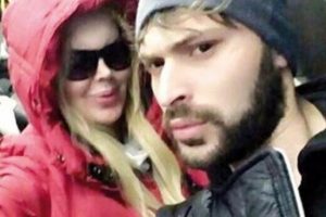 &Uuml;nl&uuml; şarkıcıdan metrob&uuml;s selfiesi...