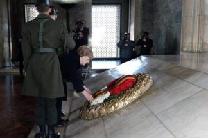 Almanya Şans&ouml;lyesi Merkel T&uuml;rkiye'de