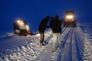 Doğu'da 2120 k&ouml;y yolu kardan kapandı