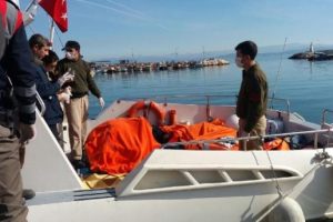 Ege'de iki m&uuml;lteci faciası: 35 &ouml;l&uuml;