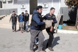 Şanlıurfa'da ak&uuml; hırsızlığına 2 g&ouml;zaltı