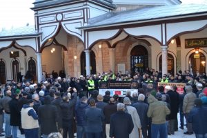 Bursa'da gen&ccedil;ler Bayırbucak i&ccedil;in n&ouml;betleşe yardım toplayacak