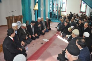 Bursa'da camiye en &ccedil;ok giden &ouml;ğrencilere &ouml;d&uuml;l