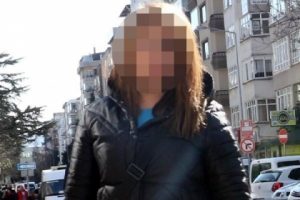 Arkadaşının cep telefonunun &ccedil;aldı