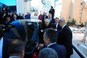Devlet Bah&ccedil;eli, ameliyatın ardından ilk kez genel merkezde