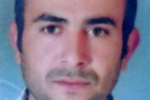 Belediye &ouml;n&uuml;nde kendini ateşe verdi