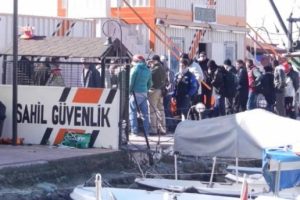 Dikili'de 900'&uuml; aşkın m&uuml;lteci yakalandı