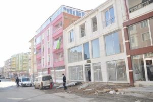 Kurulumunu yaptığı asans&ouml;r&uuml;n altında kalan gen&ccedil; &ouml;ld&uuml;
