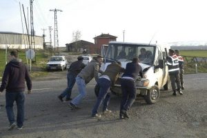 Nikah &ouml;ncesi feci kaza: 2 yaralı