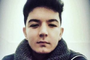 &Ccedil;atıdan d&uuml;şen gen&ccedil; yaralandı