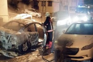 Başkent'te park halindeki 2 ara&ccedil; yandı