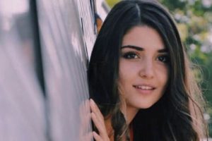 Hande Er&ccedil;el'in resim merakı...