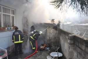 Bursa İneg&ouml;l'de korkutan yangın! İtfaiye facianın &ouml;n&uuml;ne son anda ge&ccedil;ti!