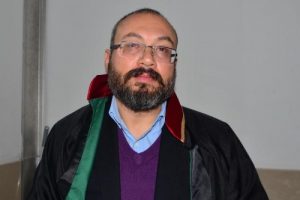 'Kırmızı fularlı kız'ın davasında avukat krizi