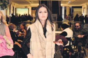 Yasemin &Ouml;zilhan'ın k&uuml;rk&uuml; akılları karıştırdı...