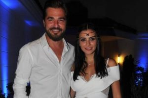 Engin Altan D&uuml;zyatan ile Neslişah Alko&ccedil;lar'dan reklam filmi s&uuml;rprizi..