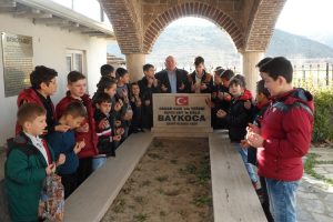 Bursalı &ccedil;ocuklardan Osmanlı'nın ilk şehidine ziyaret