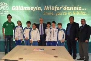 Bursa Nil&uuml;fer'de y&uuml;z&uuml;c&uuml;ler Bozbey'i ziyaret etti