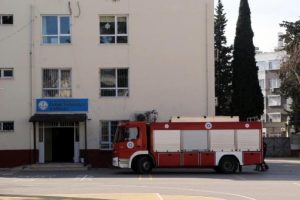 Okulda elektrik panosundan yangın &ccedil;ıktı