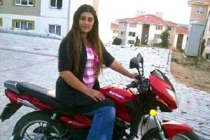 Motosiklet tutkunu gen&ccedil; kız kalp krizinden &ouml;ld&uuml;