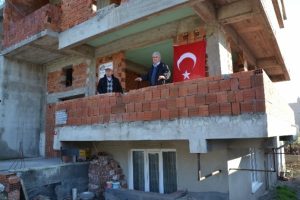 Şehit uzman &ccedil;avuşun baba ocağına ateş d&uuml;şt&uuml;