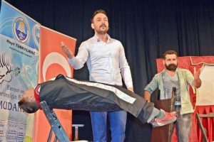 Bursa'da sihirbazlı ders başı