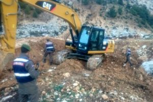 Mersin'de ka&ccedil;ak kazı yapan 12 kişi yakalandı