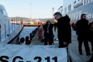 &Ccedil;ek Bakan sığınmacılar i&ccedil;in &Ccedil;eşme'de