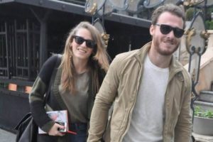 Serenay Sarıkaya ve Kerem B&uuml;rsin imzayı attı...