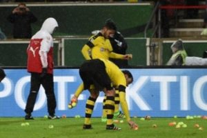 Dortmund taraftarlarından protesto