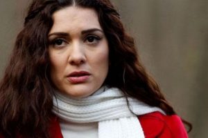 Berg&uuml;zar Korel'den Sevgililer G&uuml;n&uuml; sorusuna ilgin&ccedil; yanıt