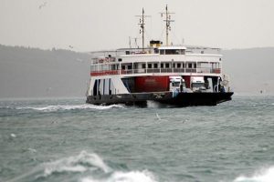 Kuzey Ege'de deniz ulaşımına lodos engeli