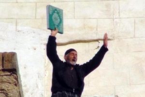 Şehidin kardeşinden m&uuml;ft&uuml;y&uuml; ağlatan soru!