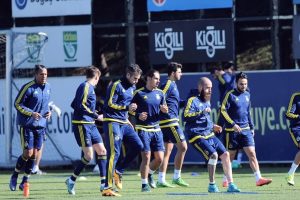 Van Persie takımla &ccedil;alıştı