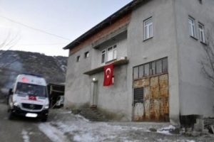 Şehit y&uuml;zbaşının evinde yas