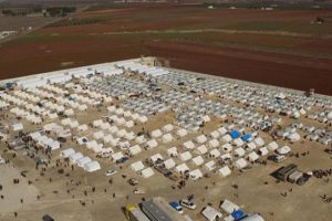 100 bin Suriyeli, T&uuml;rkiye sınırında yaşam m&uuml;cadelesi veriyor