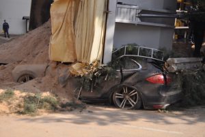 Bursa'da 600 bin liralık 'Porsche' hurdaya d&ouml;nd&uuml;!