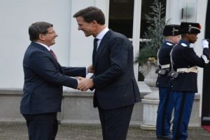 Davutoğlu, Rutte ile g&ouml;r&uuml;ş&uuml;yor