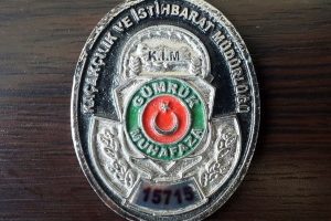 Bursa'da 41 ayrı kişiyi dolandıran s&ouml;zde g&uuml;mr&uuml;k&ccedil;&uuml; İstanbul'da yakalandı