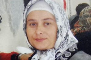 Bı&ccedil;akladığı kocası &ouml;l&uuml;nce doktorlardan şikayet&ccedil;i oldu